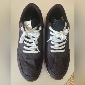 TOMS women’s Black Sneakers 9.5